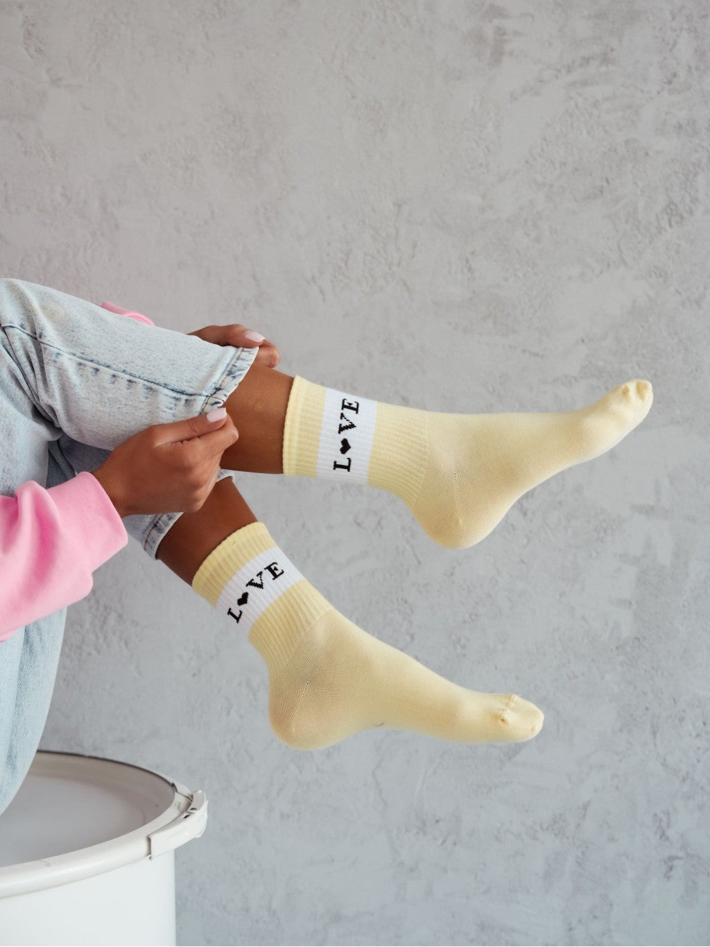 1 Paar moderne Lycille Langsocken 37/41 aus Baumwolle mit LOVE-Aufschrift in gelb