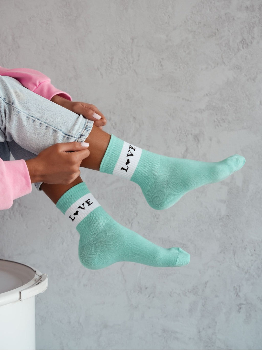 1 Paar moderne Lycille Langsocken 37/41 aus Baumwolle mit LOVE-Aufschrift in grün