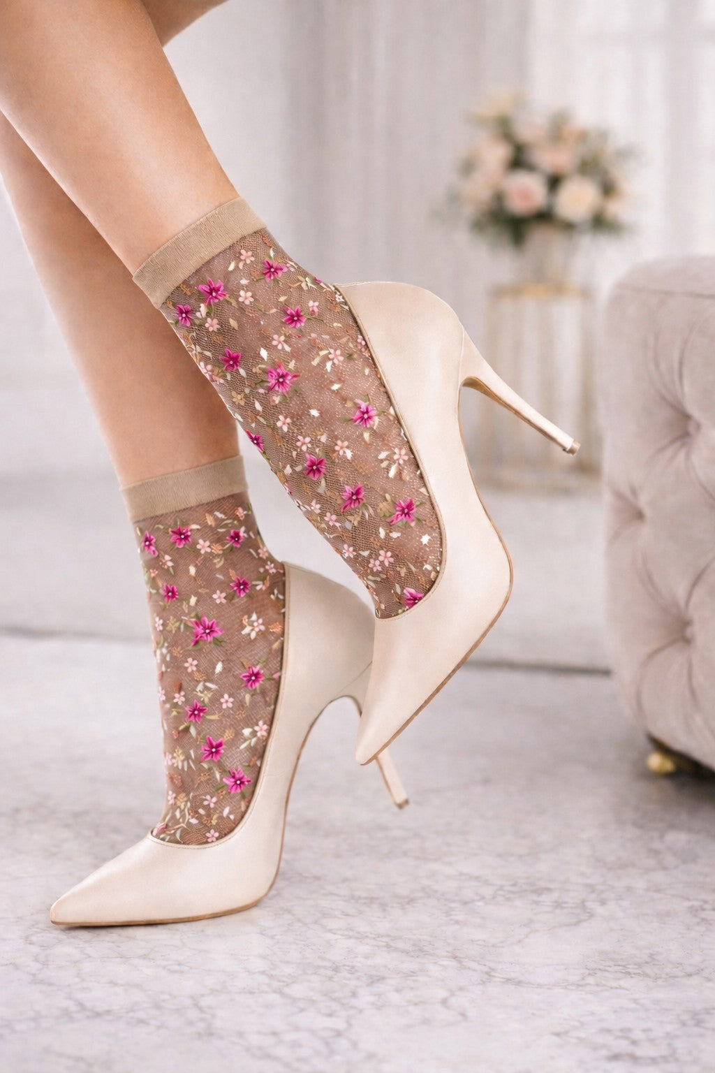 Transparente Damen Socken 20 Den mit floralem Muster